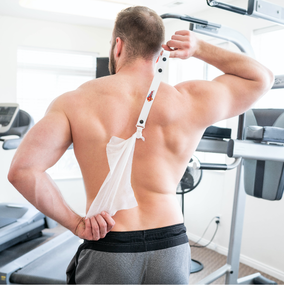 Man using post workout cleansing body wipes and Detour back scrubber